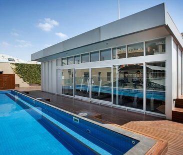 Modern 2-Bedroom Apartment in the Heart of Tribeca! - Photo 2