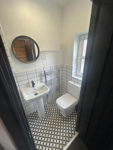 1 bedroom in a house share to rent - Photo 4