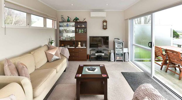 Fantastic Family Rental in the Heart of Helensville - Photo 1