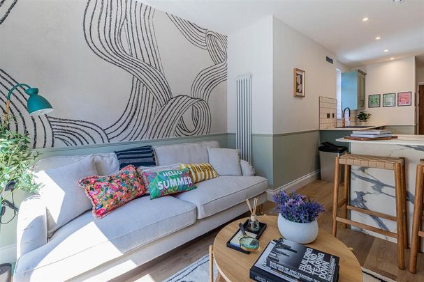 1 bedroom in a house share to rent - Photo 1