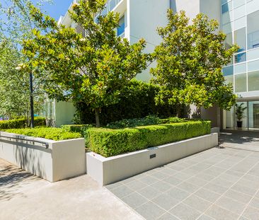 Sun-Soaked Two-Level Apartment in Canberra’s Iconic Landmark! - Photo 4