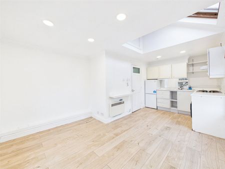 Sheen Road, Richmond, Surrey, TW9 - Photo 2