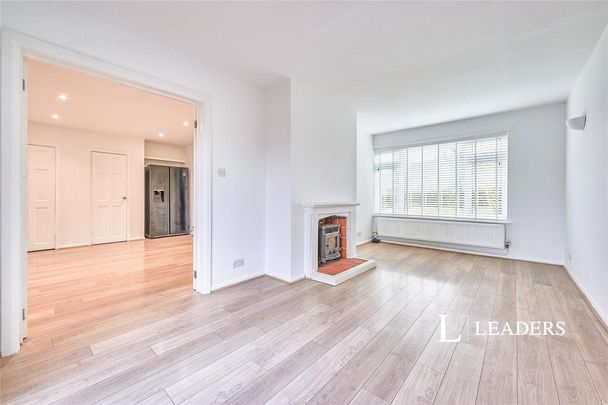 4 bedroom terraced house to rent - Photo 1