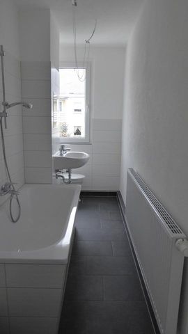 Moderne 3- Raumwohnung mit toller Aussicht und Balkon - Photo 2