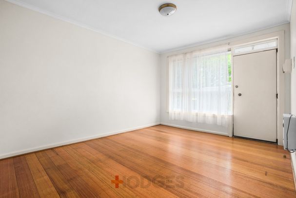 SPACIOUS | TWO BEDROOM | QUIET BLOCK - Photo 1