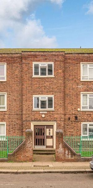 3 bedroom flat to rent - Photo 1