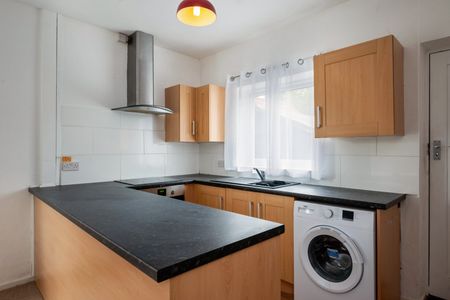 2 bedroom semi-detached bungalow to rent - Photo 5