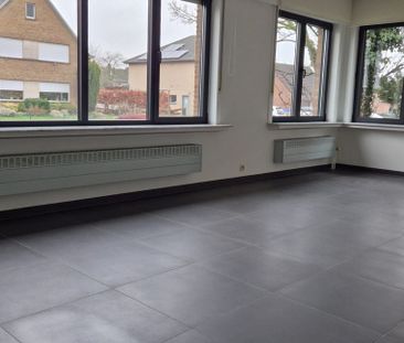 Gelijkvloers app. te huur in Merchtem voor € 900 met 2 slaapkamers - Foto 1