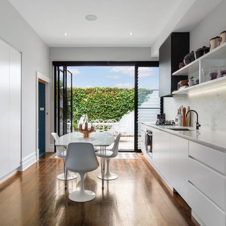 Spacious 3-Bedroom Coastal Home in Henley Beach South - Photo 1