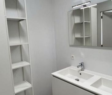 Appartement te huur in Genk voor € 1.150 met 2 slaapkamers - Photo 2
