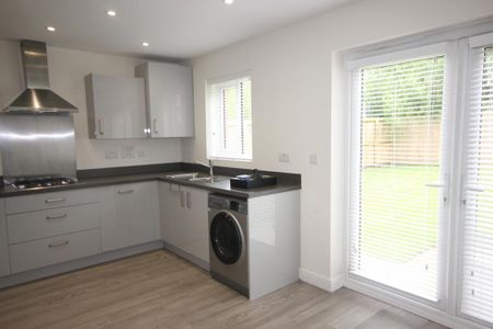 3 bedroom semi-detached house to rent - Photo 4