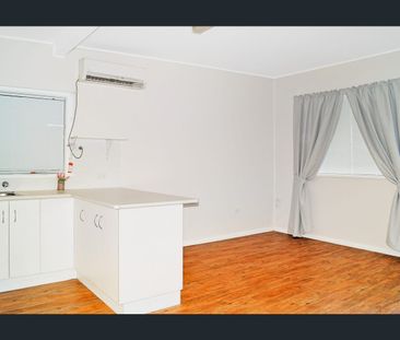 Location, Location! - Photo 2