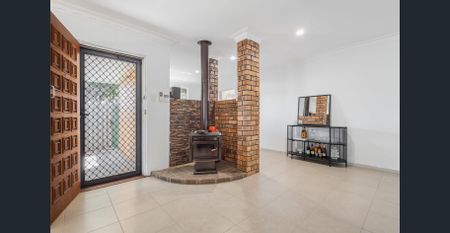 Beautiful 3 Bedroom 1 Bathroom Available for Rent - Photo 4