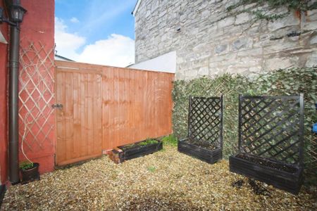 2 bedroom end of terrace house to rent - Photo 5