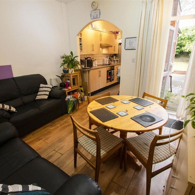 5 bedroom apartment to rent - Photo 1