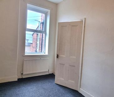 3 bedroom flat to rent - Photo 2