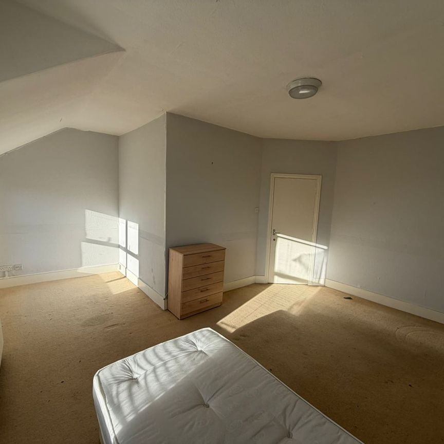 Studio Flat, Beckenham Road, BR3 - Photo 2