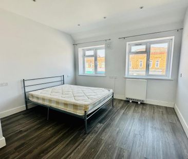 3 bedroom flat to rent - Photo 3