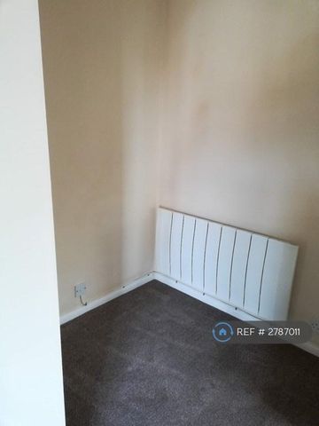 1 bedroom semi-detached house to rent - Photo 2