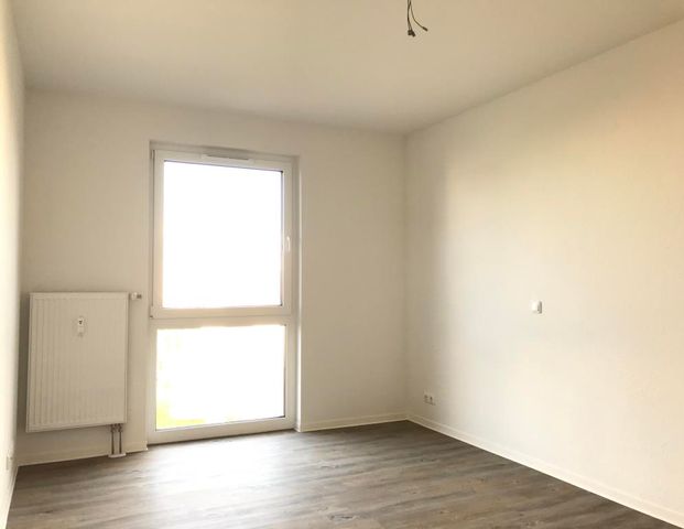 Geräumige 3-Raum-Wohnung mit Aufzug, EBK und Balkon in Rostock-Toitenwinkel! - Foto 1