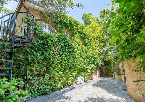 Majadahonda, Community of Madrid 28221