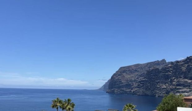 Luxury Flat for rent in Los Gigantes, Spain - Photo 1