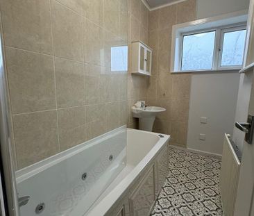 2 bed terraced house to rent in Harley Street, Burnley, BB12 - Photo 5