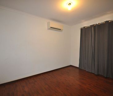 Space, Comfort and Convenience - 3x1 with a huge yard - Photo 5