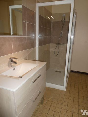 Centre ville, Appartement T4 dans résidence avec ascenseur, comprenant : Entrée avec placard, ... - Photo 5