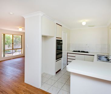 3 bedroom villa in great location - 6 MONTH LEASE - Photo 4