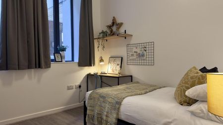 4 bedroom flat to rent - Photo 4