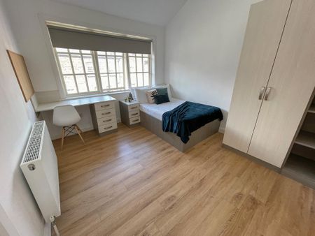 5 bedroom semi-detached house to rent - Photo 2