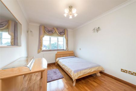 5 bedroom house in Ealing - Photo 3