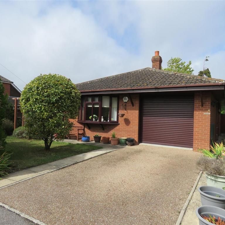 3 bedroom bungalow to rent - Photo 1