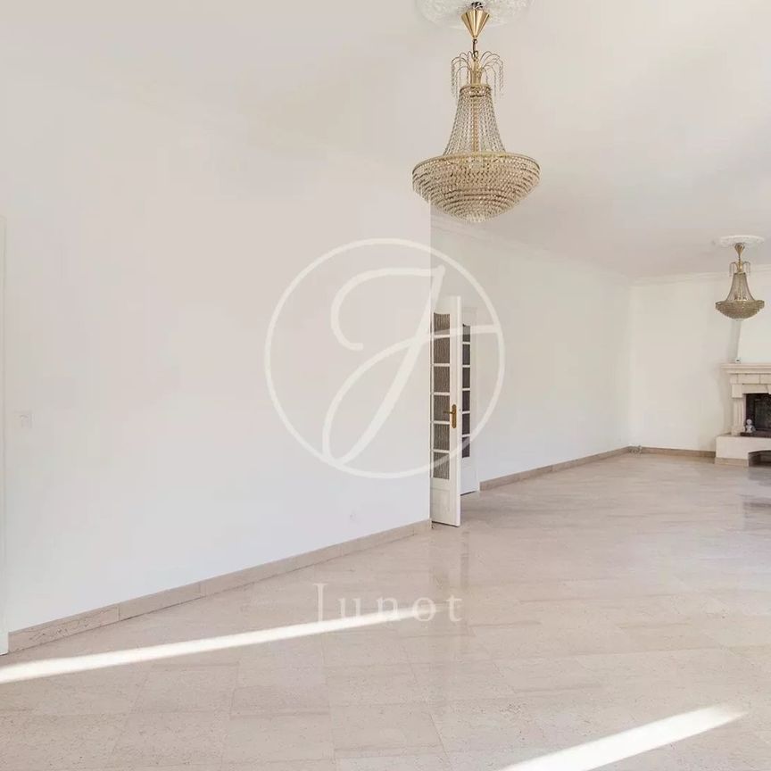 Tout savoir sur cette maison dans le quartier Buzenval, à Rueil-Malmaison - Photo 1