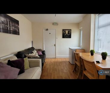 1 bedroom in a house share to rent - Photo 1