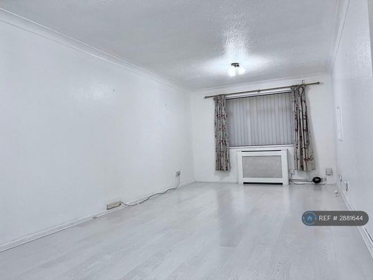 3 bedroom end of terrace house to rent - Photo 1