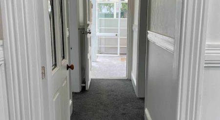 Great Location & Renovated - Photo 2