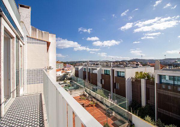 Apartamento T2 a estrear para Arrendamento em Belém com piscina e jardim de acesso privado a quem lá vive (3A)