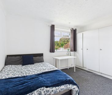 4 bedroom semi-detached house to rent - Photo 6