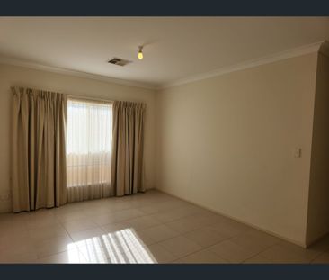 15 Signal Street, Seaford Meadows, SA 5169 - Photo 2