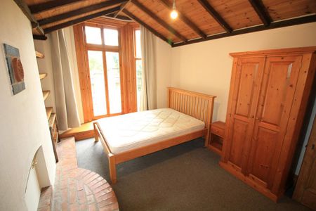 6 bedroom detached house to rent - Photo 3