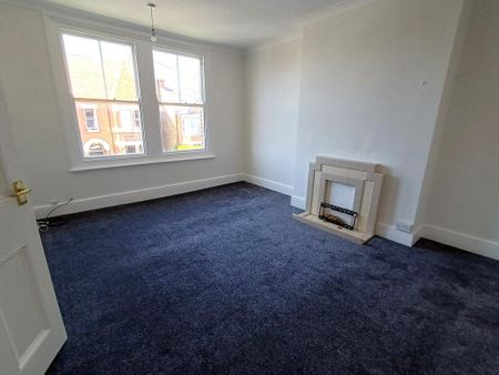3 bedroom flat to rent - Photo 3