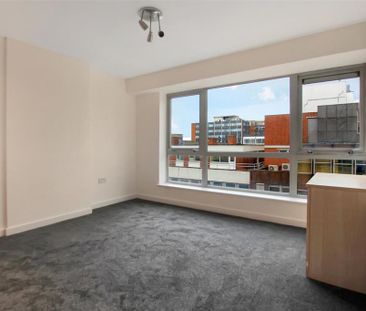 3 bedroom flat to rent - Photo 6