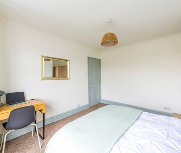 Large Double Room with Garden & Parking - Photo 5