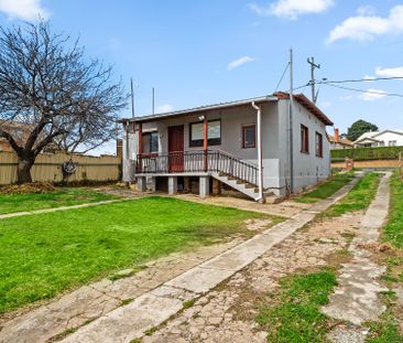 Charming home on Uriarra Road - Photo 3
