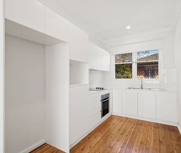 Renovated 2-Bedroom Villa in Boutique Complex - Photo 5