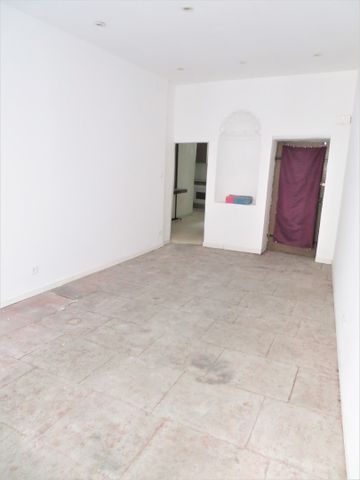 Nîmes centre T1Bis, 28m² Rue Hotel de ville, 380€ H.C - Photo 4