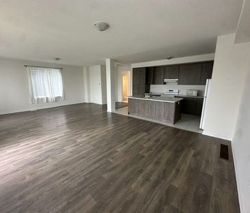 For Lease - 14 Shapira Avenue, Wasaga Beach, Ontario - Photo 2