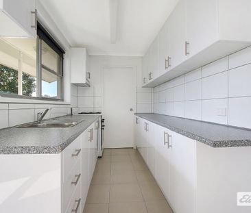 Modern Family Living with Space, Comfort & Convenience in Prime Wod... - Photo 4